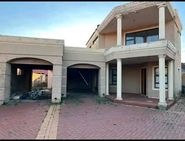7 BEDROOM HOUSE FOR SALE IN SPRUITVIEW